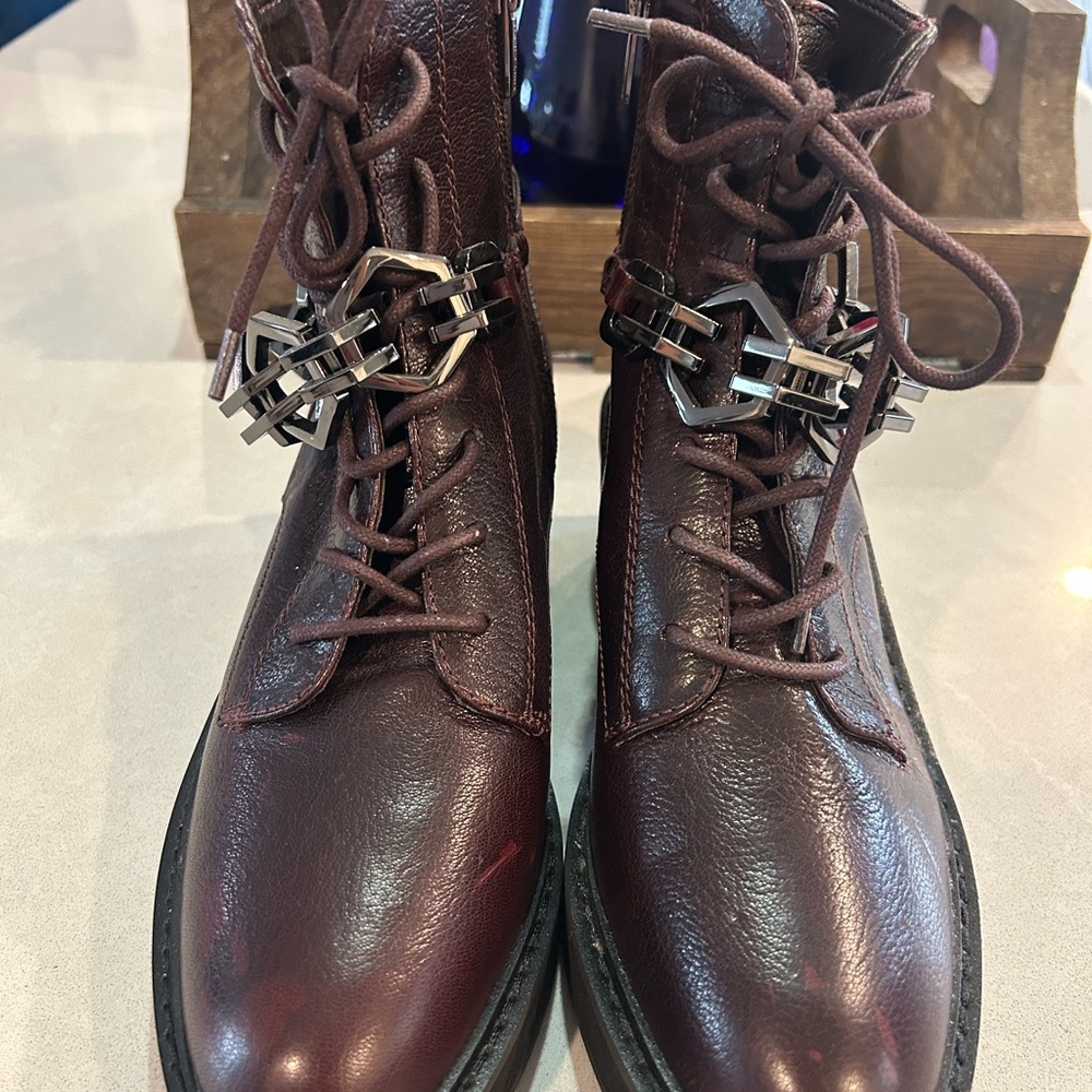NWOB Vince Camuto Keltana Burgundy Lace-Up Boots with Chunky Heel Size 8.5 - Picture 2 of 6